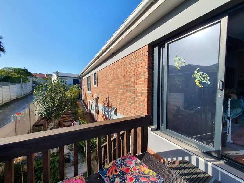 Effortless Coastal Living with Warm Contemporary Character - Photo 10