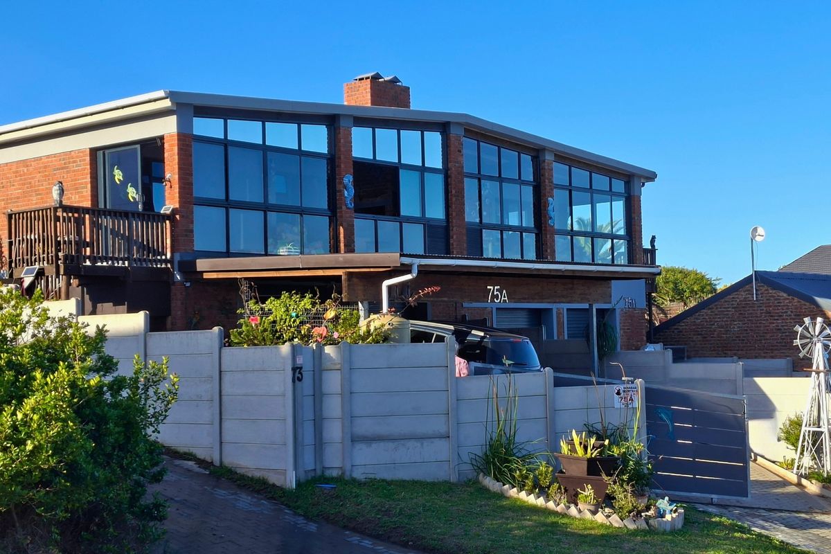 Effortless Coastal Living with Warm Contemporary Character - Photo 3