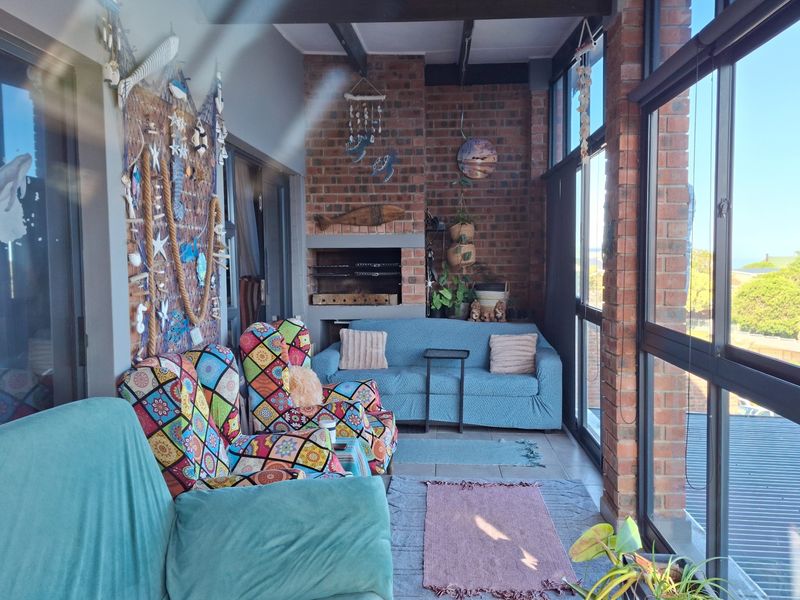 Effortless Coastal Living with Warm Contemporary Character - Photo 7