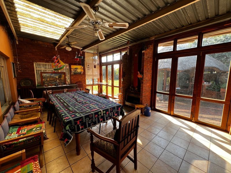 4 bedroom House 3 bathroom For Sale in Wierda Park Centurion - Photo 8