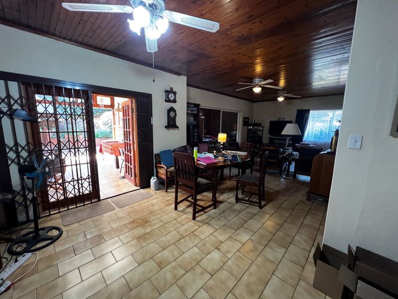4 bedroom House 3 bathroom For Sale in Wierda Park Centurion - Photo 4