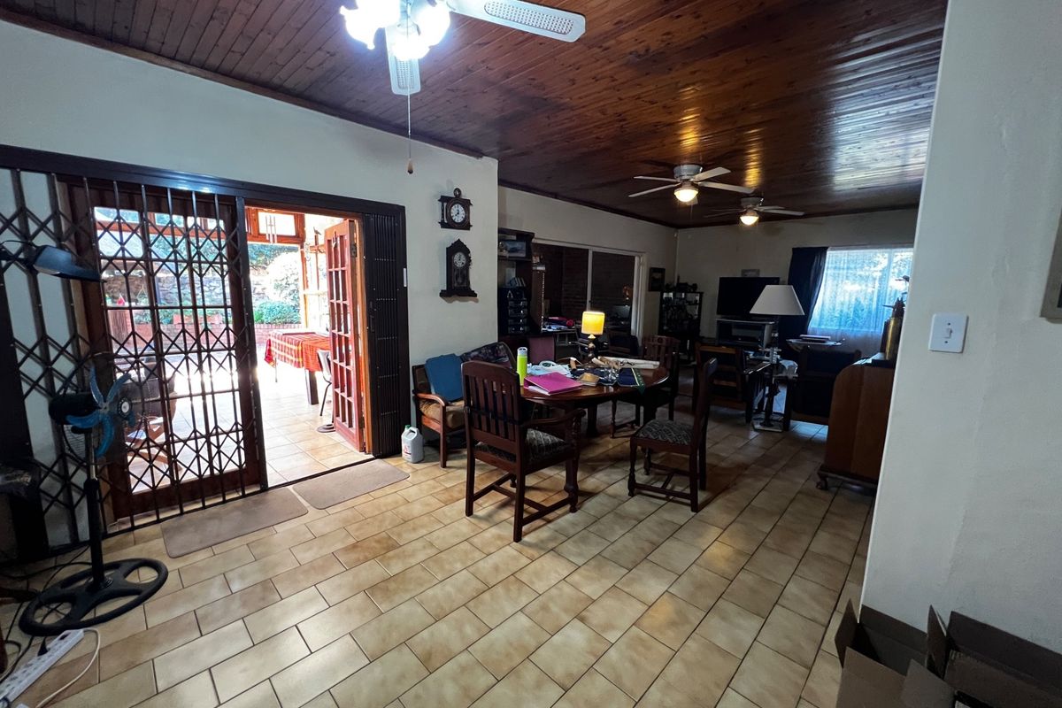 4 bedroom House 3 bathroom For Sale in Wierda Park Centurion - Photo 4