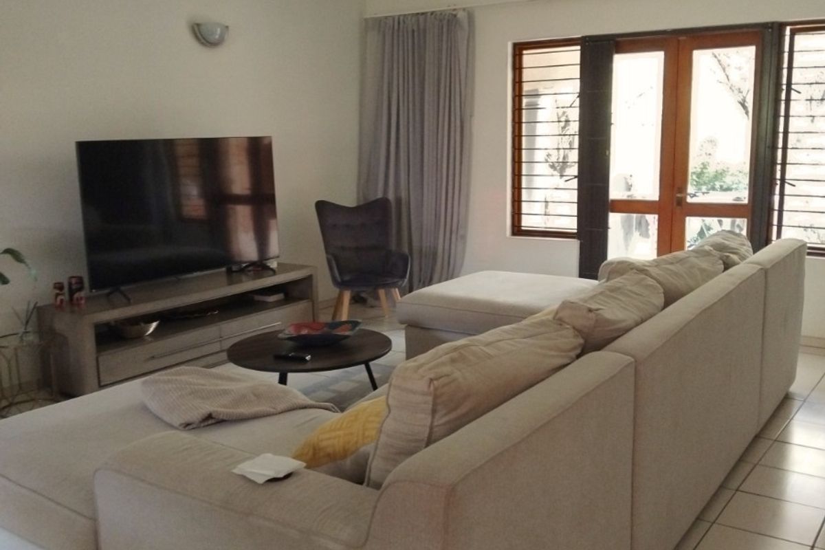 Modern 3 Bedroom Ground Floor Apartment in Secure Lifestyle Estate - Photo 2