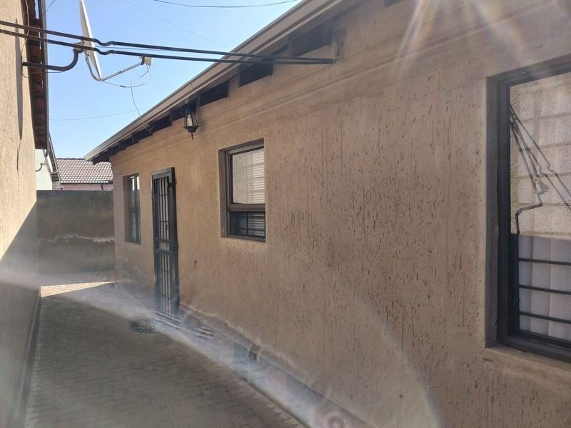 Cottage To Rent in Protea Glen, Soweto - Photo 10