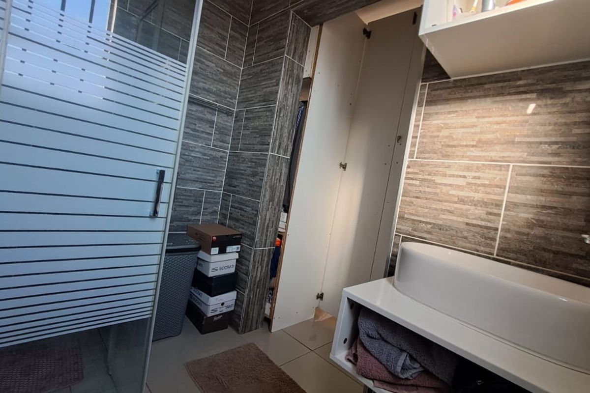 3 Bedroom House For Sale in Emdeni, Ext 2 Soweto - Photo 5