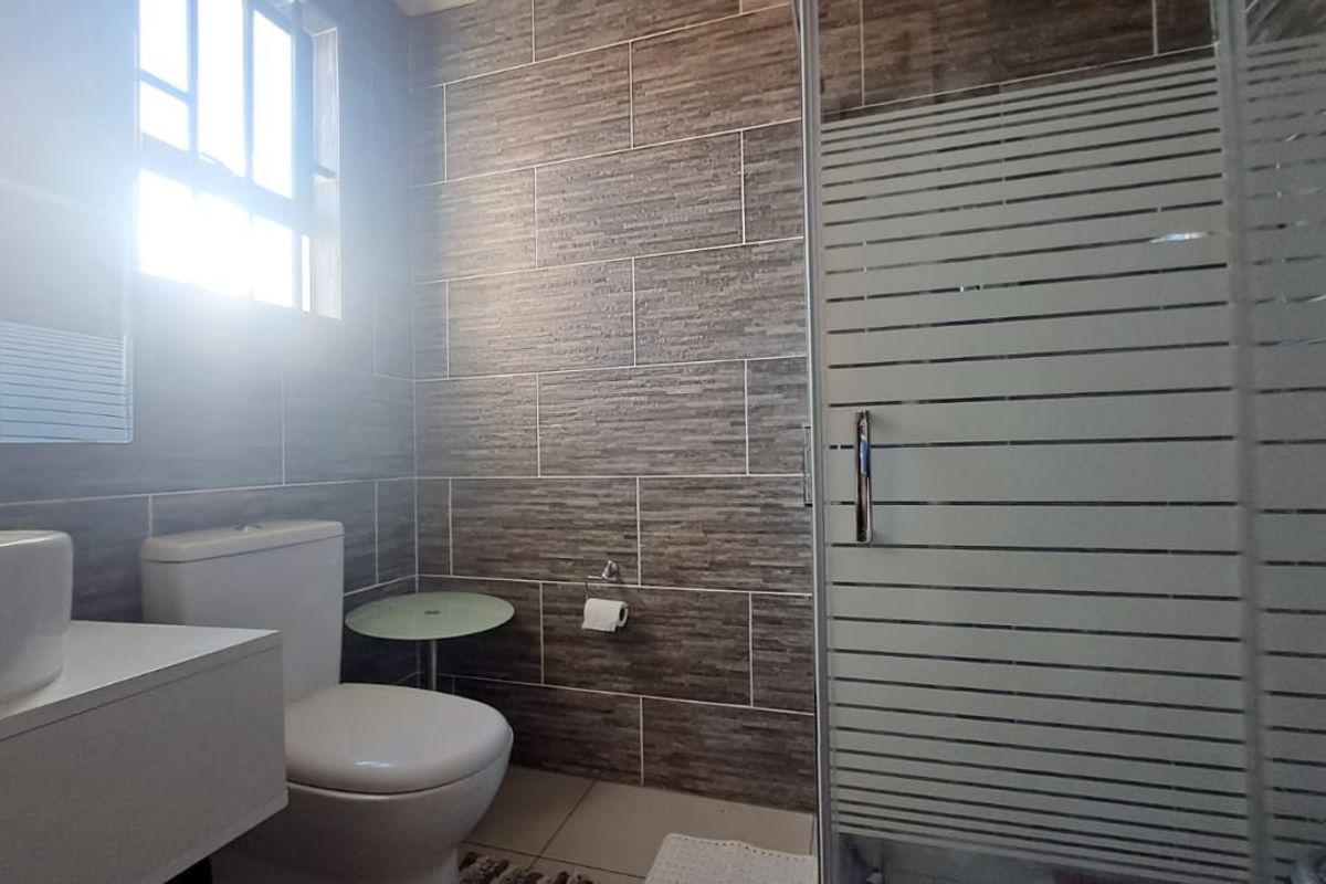 3 Bedroom House For Sale in Emdeni, Ext 2 Soweto - Photo 4