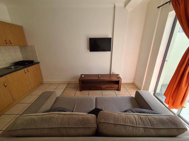 One-bedroom Apartment to Rent at The Square | Cape Town City Centre - Photo 6