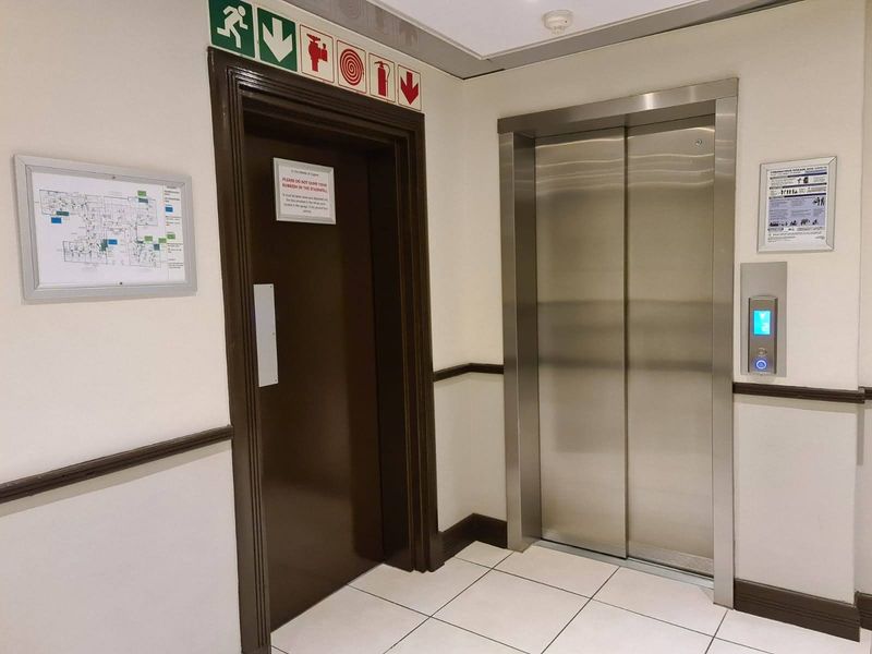 One-bedroom Apartment to Rent at The Square | Cape Town City Centre - Photo 3