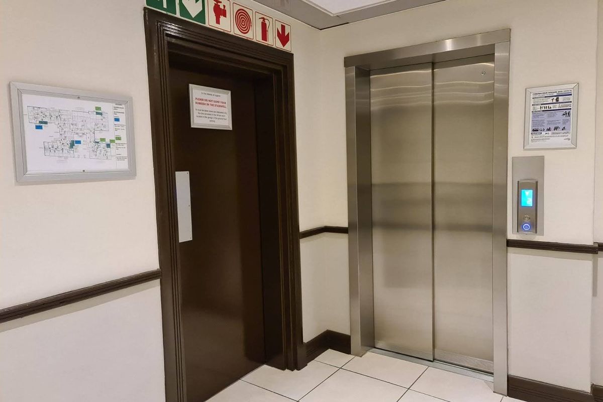 One-bedroom Apartment to Rent at The Square | Cape Town City Centre - Photo 3