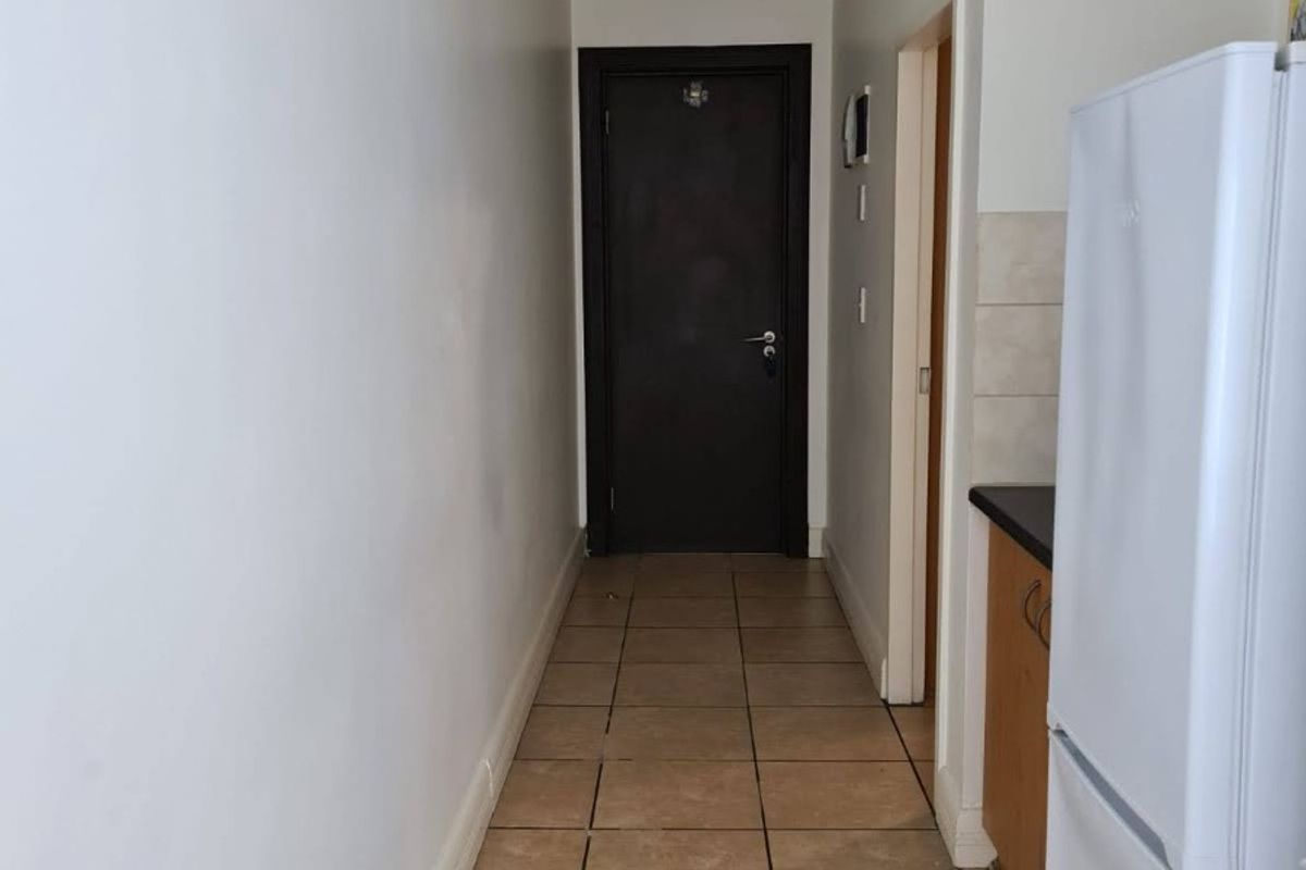 One-bedroom Apartment to Rent at The Square | Cape Town City Centre - Photo 5