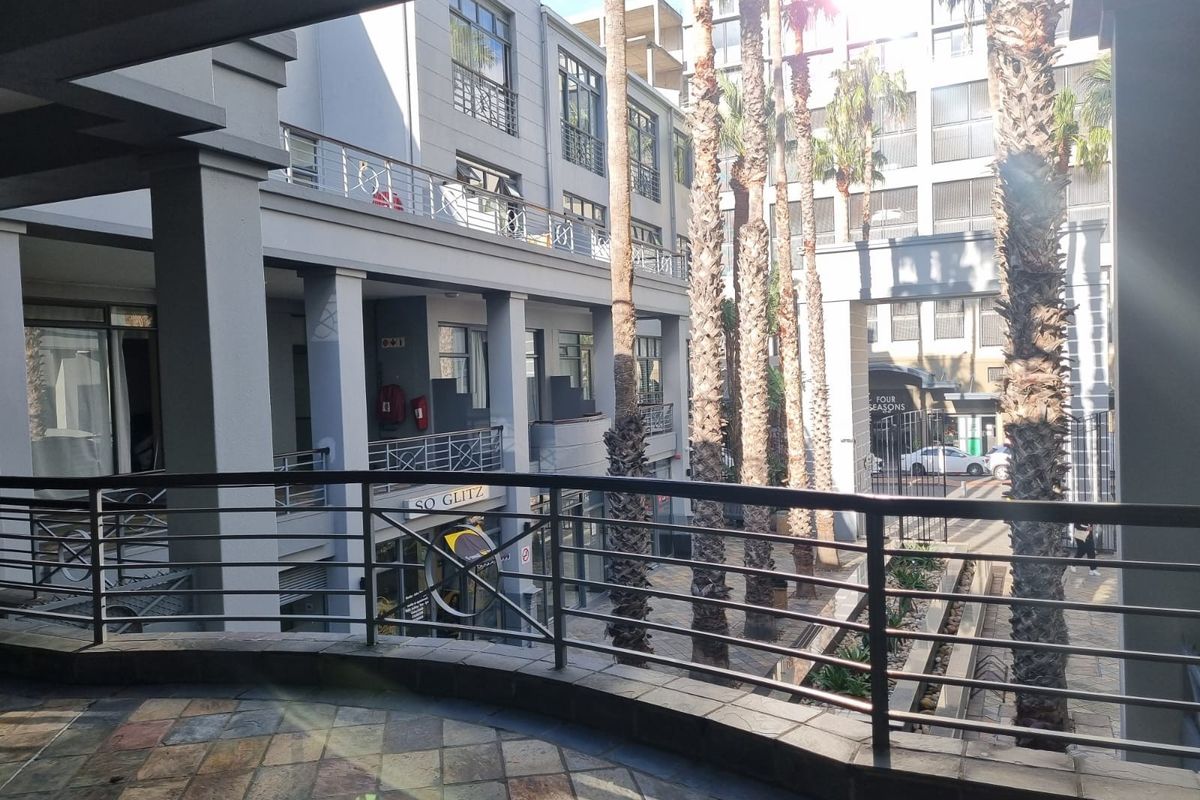 One-bedroom Apartment to Rent at The Square | Cape Town City Centre - Photo 5