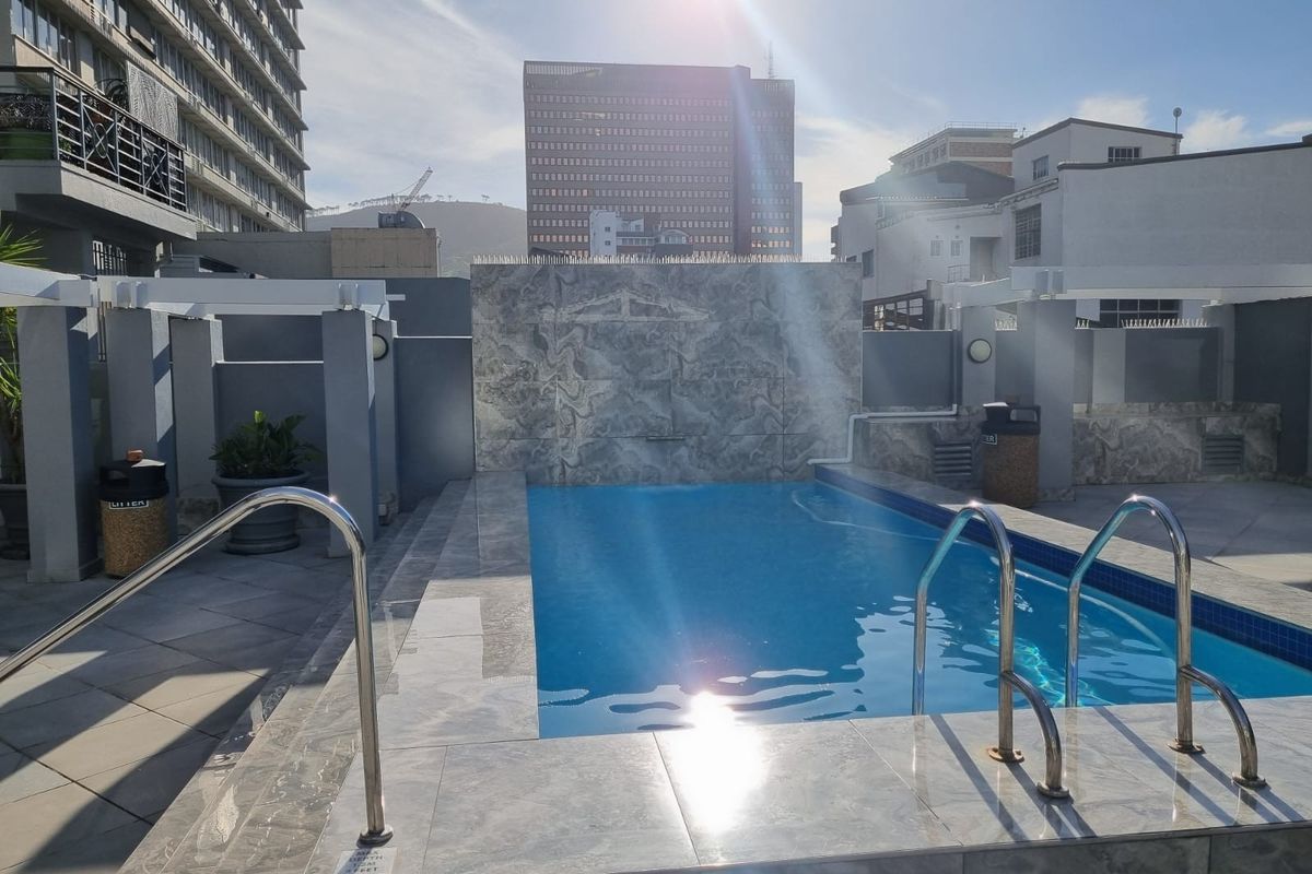One-bedroom Apartment to Rent at The Square | Cape Town City Centre - Photo 2
