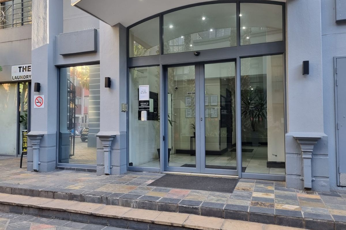 One-bedroom Apartment to Rent at The Square | Cape Town City Centre - Photo 3