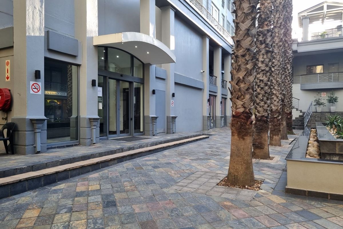One-bedroom Apartment to Rent at The Square | Cape Town City Centre - Photo 4