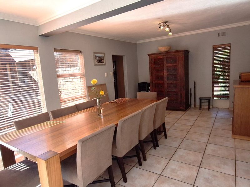 Lovely 3 bed townhouse in the heart of Sandton - Photo 9