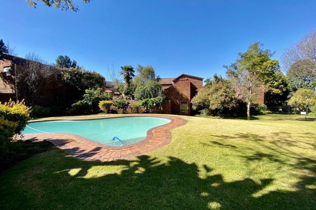 Lovely 3 bed townhouse in the heart of Sandton - Photo 3