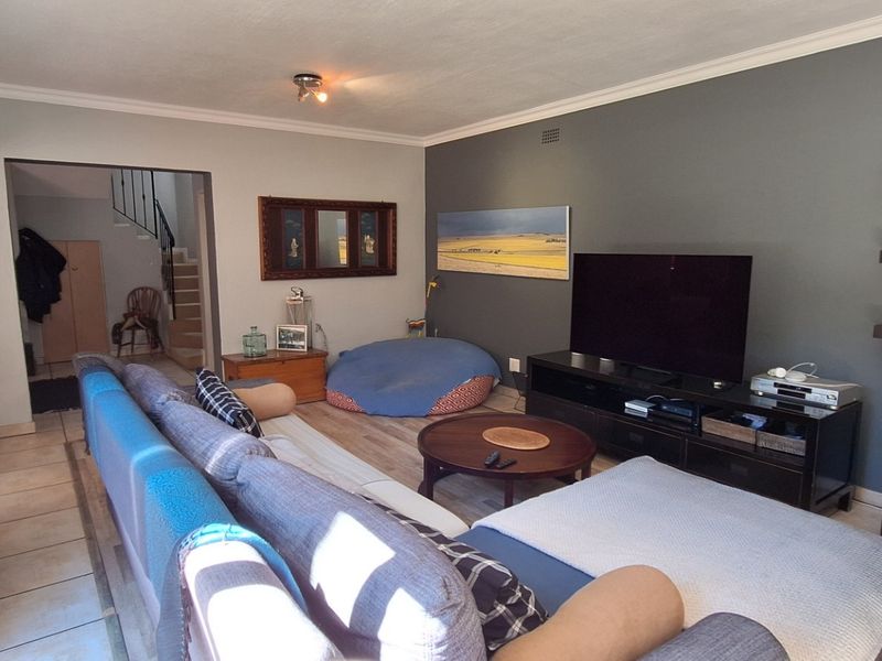 Lovely 3 bed townhouse in the heart of Sandton - Photo 4