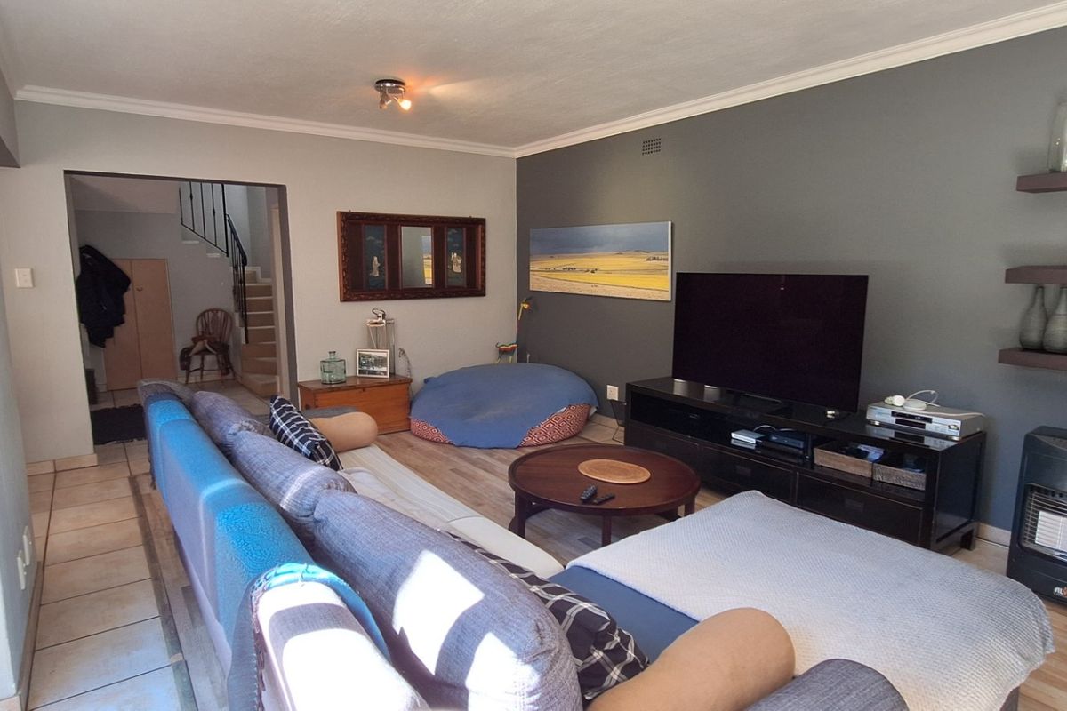 Lovely 3 bed townhouse in the heart of Sandton - Photo 4
