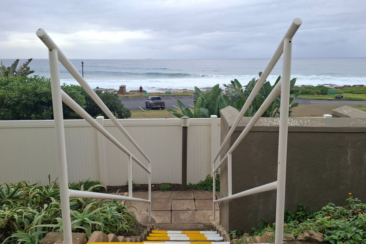 UVONGO STUNNING FULLY FURNISHED BEACHFRONT APARTMENT WITH AMAZING SEAVIEWS FOR SALE , UVONGO BEACH - Photo 3