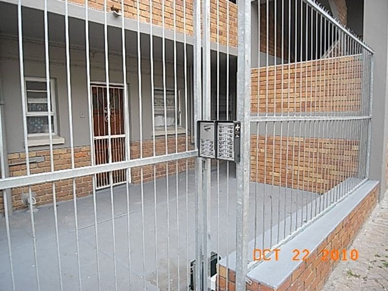 Apartment For Sale in Port Elizabeth Central, Port Elizabeth - Photo 2