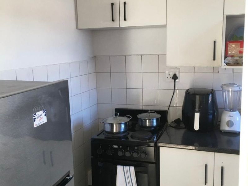 Apartment For Sale in Port Elizabeth Central, Port Elizabeth - Photo 4