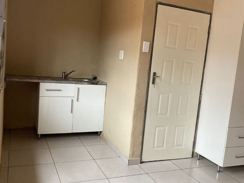 BACHELOR To Rent in Mahube Valley, Gemvalley Pretoria - Photo 3