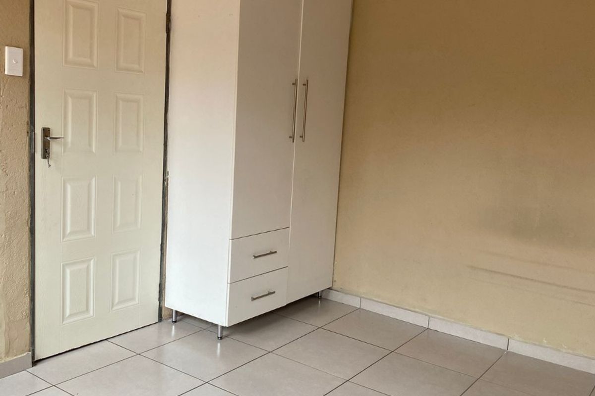 BACHELOR To Rent in Mahube Valley, Gemvalley Pretoria - Photo 5