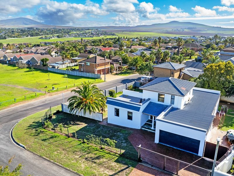 4 Bedroom Home for sale in Durbanville - Photo 1