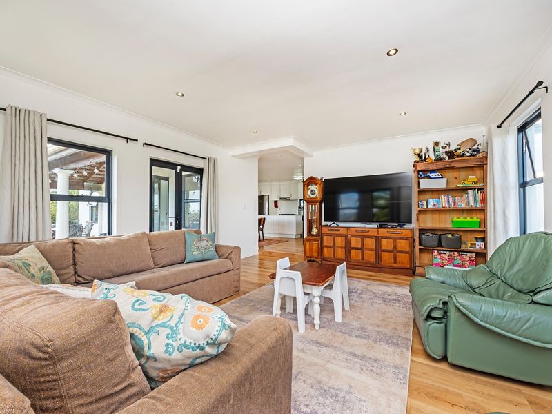 4 Bedroom Home for sale in Durbanville - Photo 6