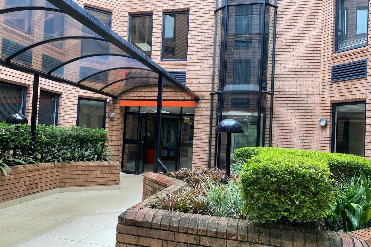 Prime commercial investment opportunity - office block for sale in hatfield - Photo 3