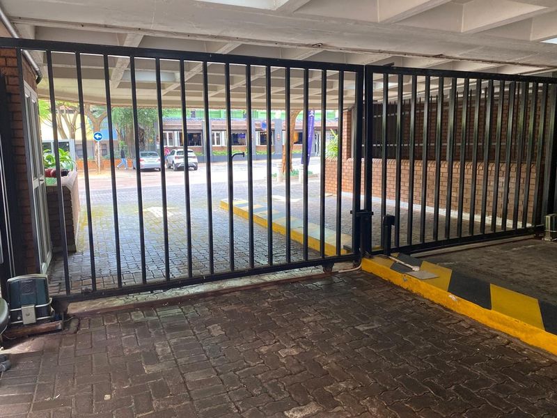Prime commercial investment opportunity - office block for sale in hatfield - Photo 6