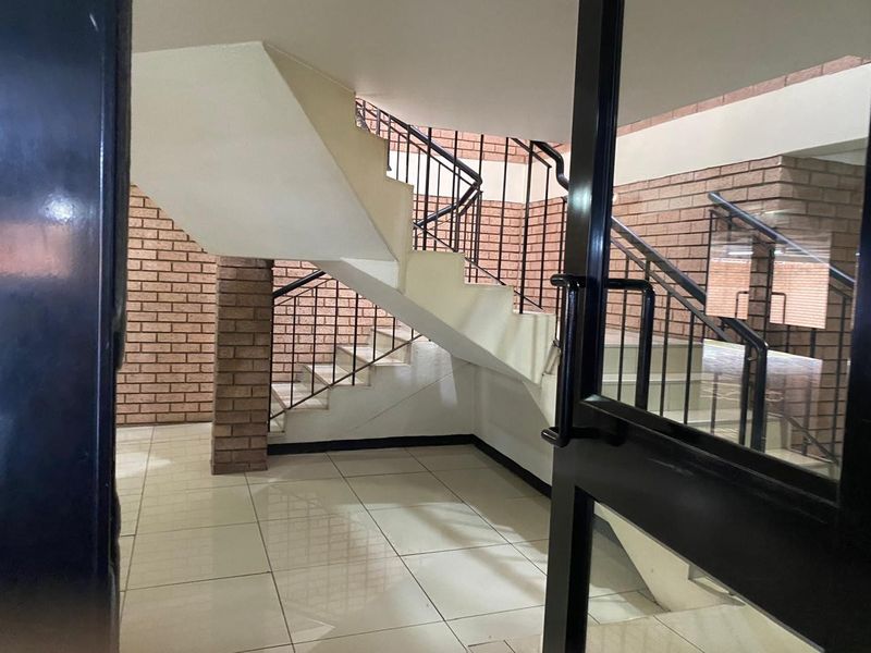 Prime commercial investment opportunity - office block for sale in hatfield - Photo 5