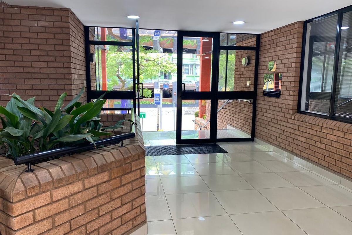 Prime commercial investment opportunity - office block for sale in hatfield - Photo 4