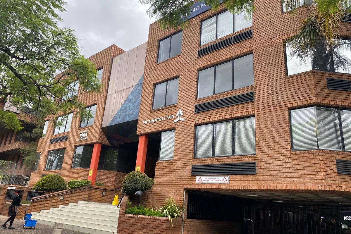 Prime commercial investment opportunity - office block for sale in hatfield - Photo 2
