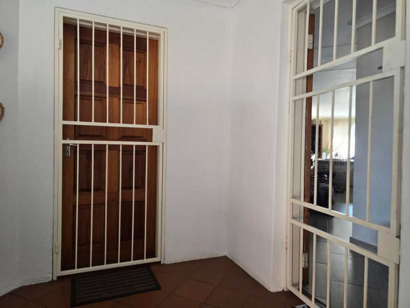 Secure 4 Bedroom 2 Bathroom KPx4 - Photo 4