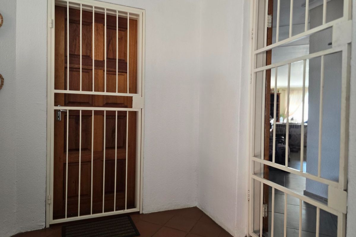 Secure 4 Bedroom 2 Bathroom KPx4 - Photo 4
