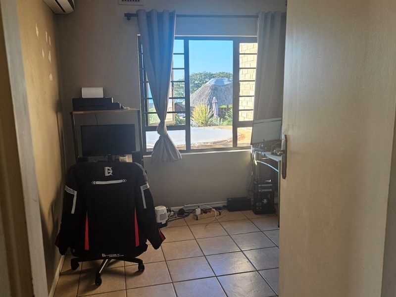 Spacious Coastal Family Home For Sale in Hibberdene, KwaZulu Natal - Photo 10