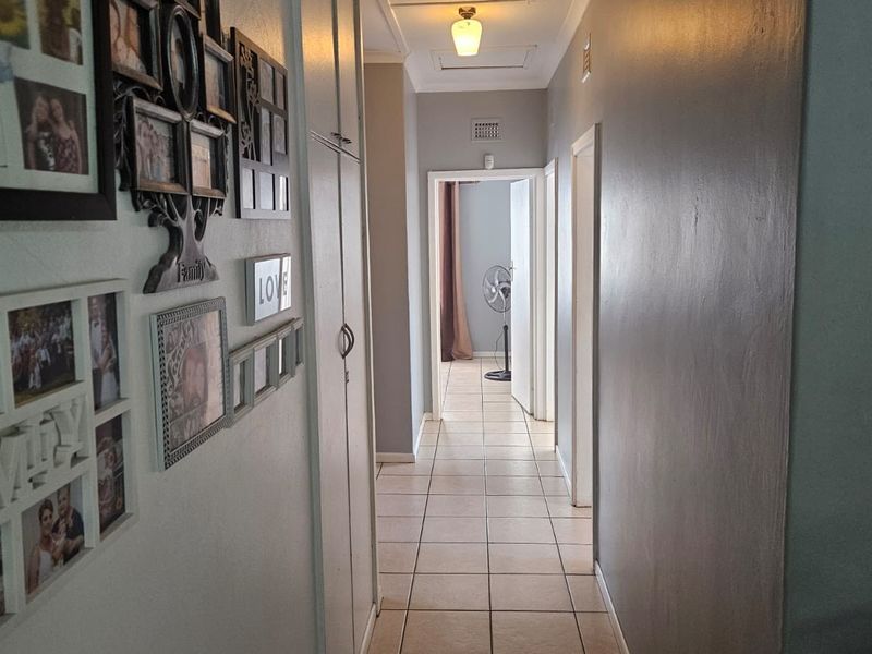 Spacious Coastal Family Home For Sale in Hibberdene, KwaZulu Natal - Photo 8