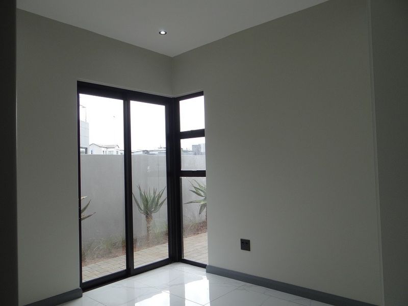4 Bedroom + Study House For Sale in Fountainbrook Estate, Midstream Estate, Centurion - Photo 10