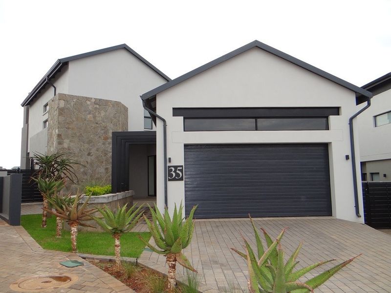 4 Bedroom + Study House For Sale in Fountainbrook Estate, Midstream Estate, Centurion - Photo 2