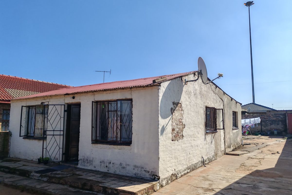 House For Sale in Zithobeni, Bronkhorstspruit - Photo 2