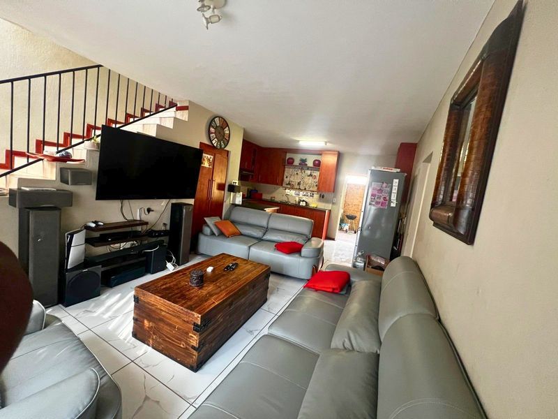 3 Bedroom Townhouse for Sale in Heuwelsig Estate, Centurion - Photo 3