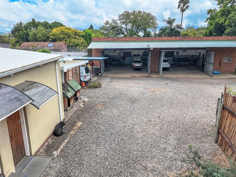 Perfectly situated property with zoning for motor workshop, offices and homestead - Photo 2