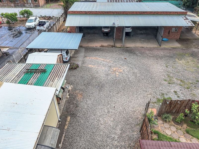 Perfectly situated property with zoning for motor workshop, offices and homestead - Photo 1