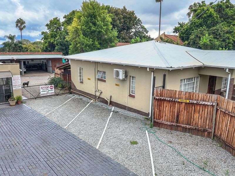 Perfectly situated property with zoning for motor workshop, offices and homestead - Photo 3