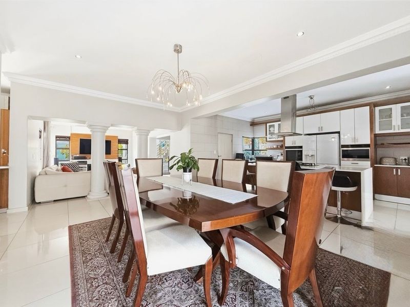 Exceptional Luxury Family Residence with Grand Entertaining Appeal - Photo 5