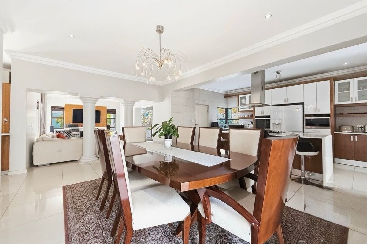 Exceptional Luxury Family Residence with Grand Entertaining Appeal - Photo 5