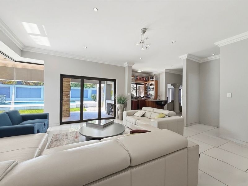 Exceptional Luxury Family Residence with Grand Entertaining Appeal - Photo 7