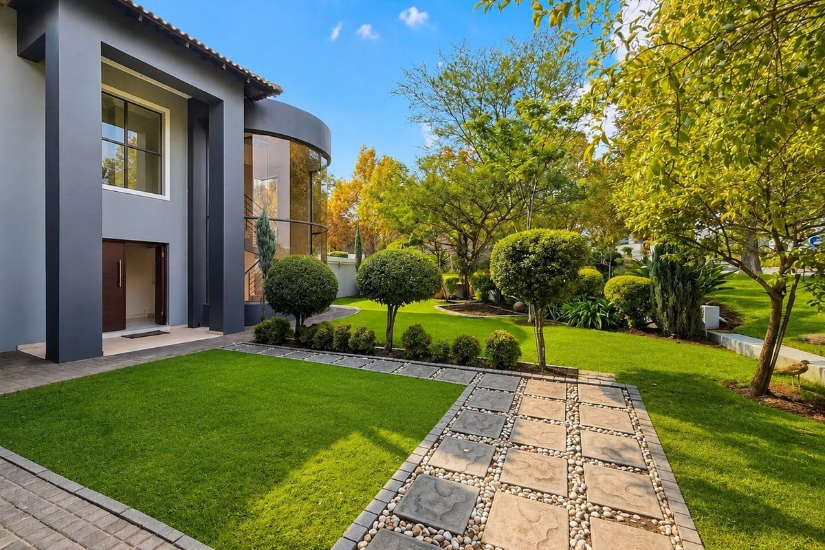 Exceptional Luxury Family Residence with Grand Entertaining Appeal - Photo 2