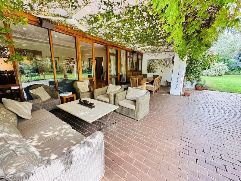 Beautifully appointed family home with huge garden Oasis, in the leafy suburbs of Birdhaven. - Photo 10